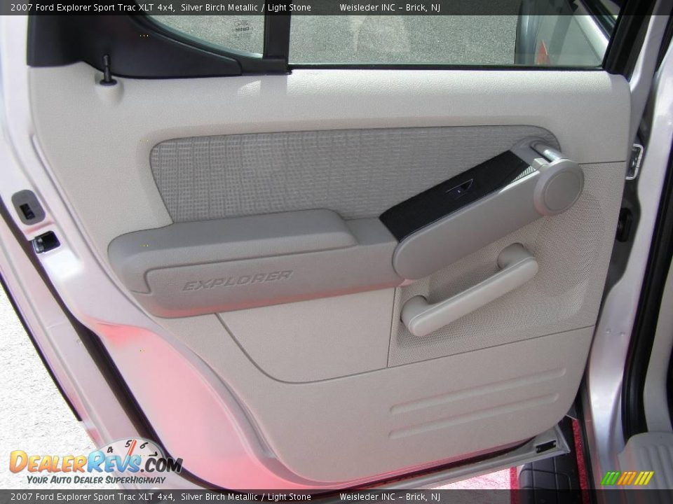 2007 Ford Explorer Sport Trac XLT 4x4 Silver Birch Metallic / Light Stone Photo #19