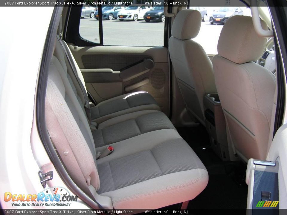2007 Ford Explorer Sport Trac XLT 4x4 Silver Birch Metallic / Light Stone Photo #22