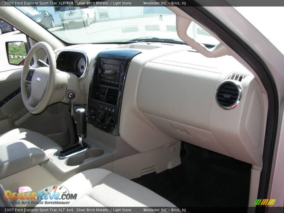 2007 Ford Explorer Sport Trac XLT 4x4 Silver Birch Metallic / Light Stone Photo #23