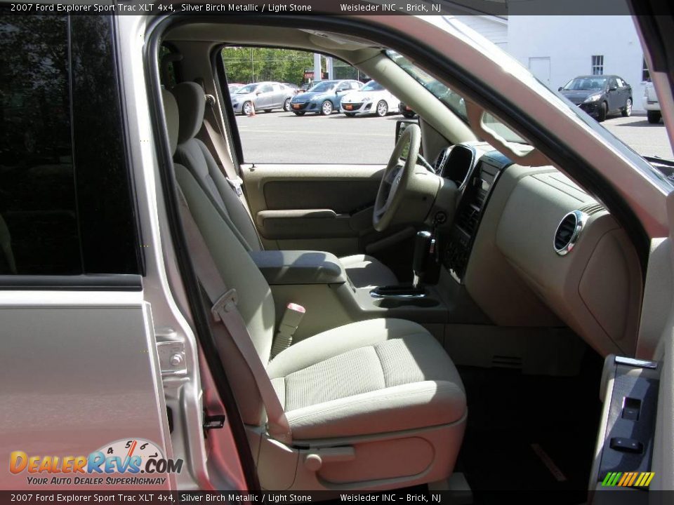 2007 Ford Explorer Sport Trac XLT 4x4 Silver Birch Metallic / Light Stone Photo #24