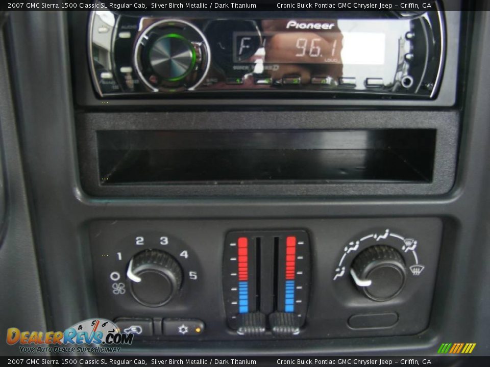 2007 GMC Sierra 1500 Classic SL Regular Cab Silver Birch Metallic / Dark Titanium Photo #18