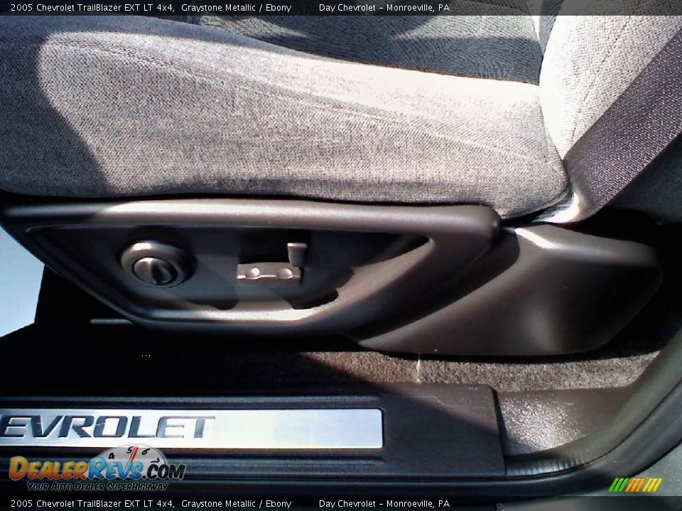 2005 Chevrolet TrailBlazer EXT LT 4x4 Graystone Metallic / Ebony Photo #11