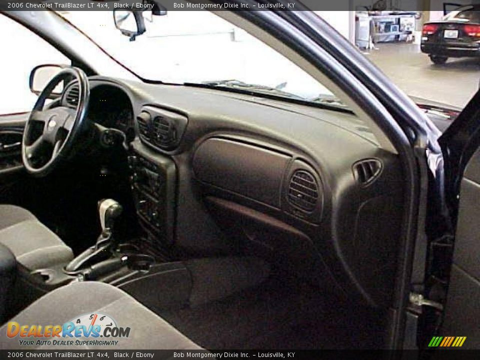 2006 Chevrolet TrailBlazer LT 4x4 Black / Ebony Photo #8