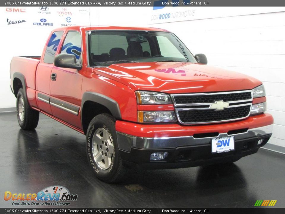 2006 Chevrolet Silverado 1500 Z71 Extended Cab 4x4 Victory Red / Medium Gray Photo #1