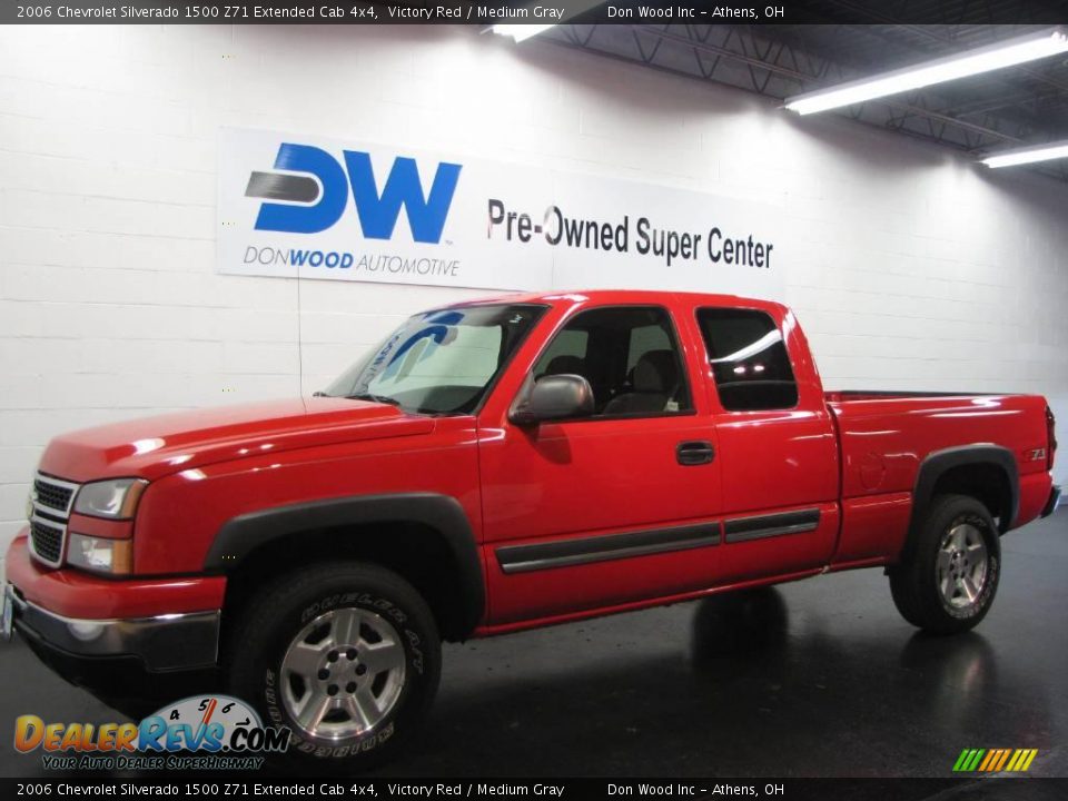 2006 Chevrolet Silverado 1500 Z71 Extended Cab 4x4 Victory Red / Medium Gray Photo #2