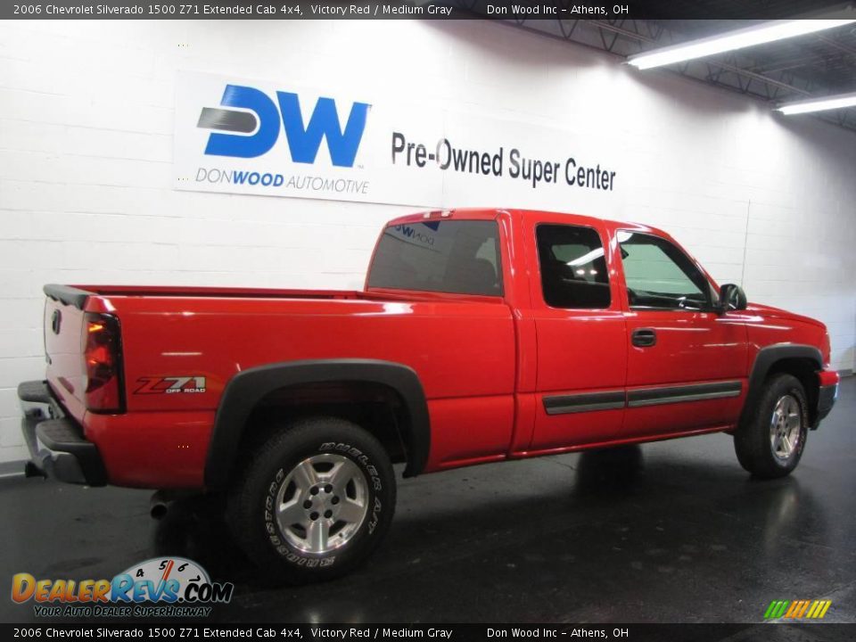 2006 Chevrolet Silverado 1500 Z71 Extended Cab 4x4 Victory Red / Medium Gray Photo #4