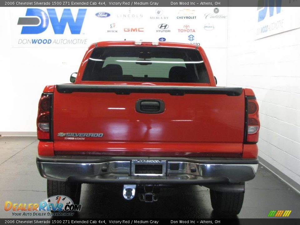 2006 Chevrolet Silverado 1500 Z71 Extended Cab 4x4 Victory Red / Medium Gray Photo #7