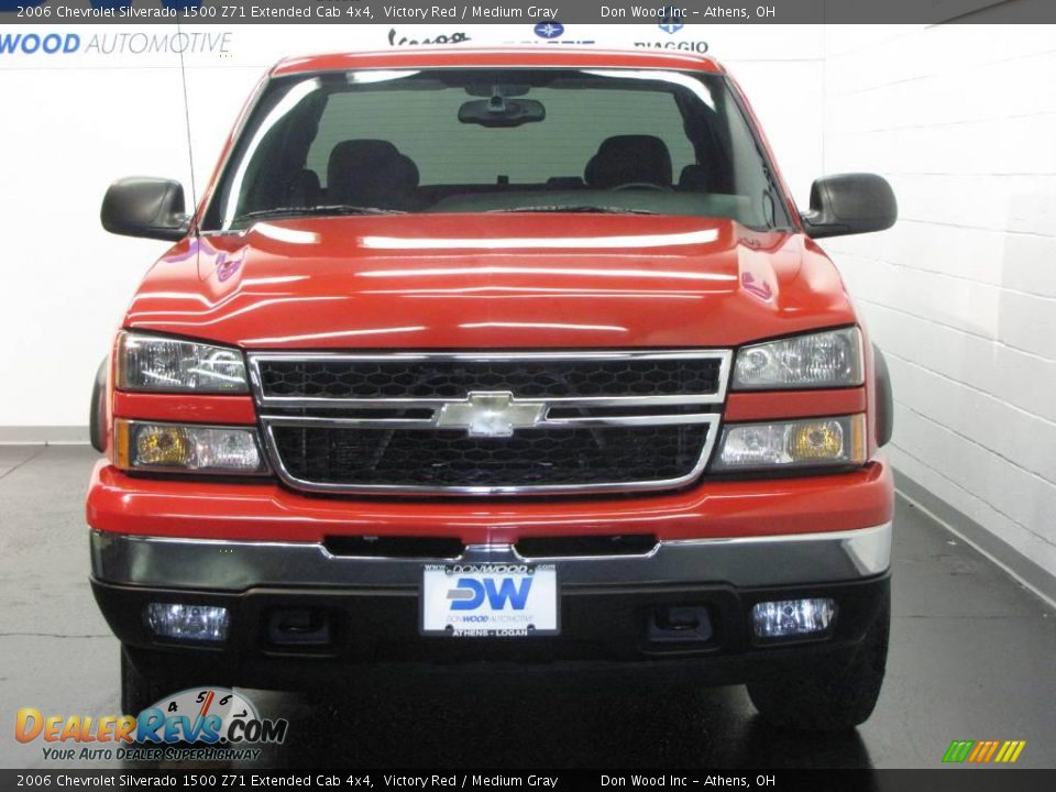 2006 Chevrolet Silverado 1500 Z71 Extended Cab 4x4 Victory Red / Medium Gray Photo #8