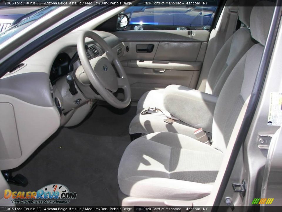 2006 Ford Taurus SE Arizona Beige Metallic / Medium/Dark Pebble Beige Photo #5