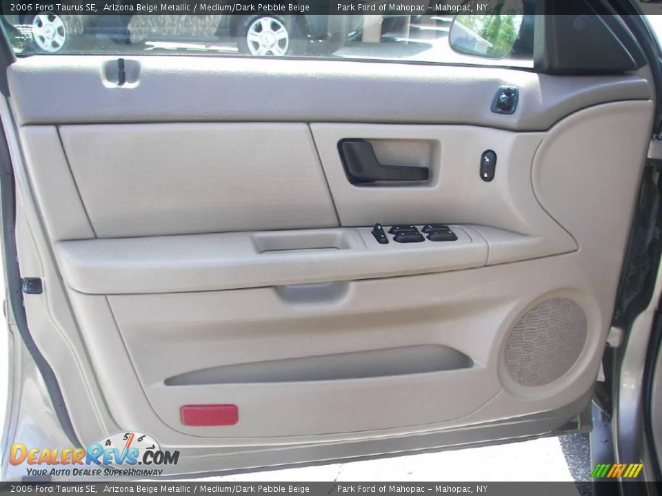 2006 Ford Taurus SE Arizona Beige Metallic / Medium/Dark Pebble Beige Photo #11