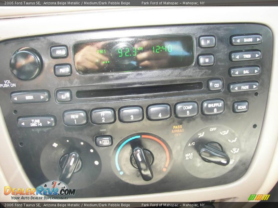 2006 Ford Taurus SE Arizona Beige Metallic / Medium/Dark Pebble Beige Photo #14
