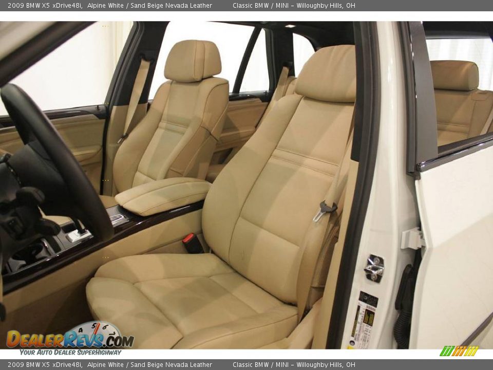 2009 BMW X5 xDrive48i Alpine White / Sand Beige Nevada Leather Photo #12