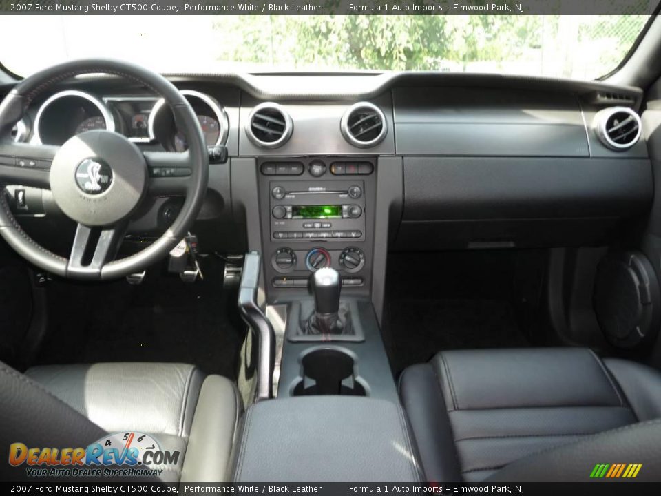 Dashboard of 2007 Ford Mustang Shelby GT500 Coupe Photo #17