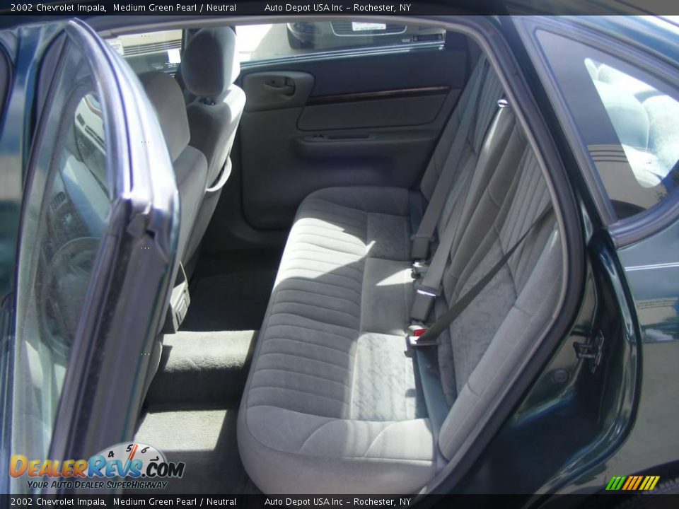 2002 Chevrolet Impala Medium Green Pearl / Neutral Photo #16