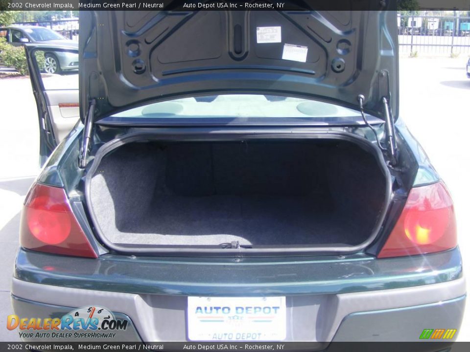 2002 Chevrolet Impala Medium Green Pearl / Neutral Photo #17
