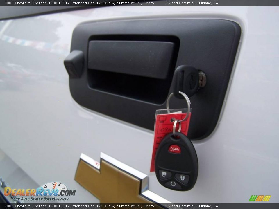 2009 Chevrolet Silverado 3500HD LTZ Extended Cab 4x4 Dually Summit White / Ebony Photo #6