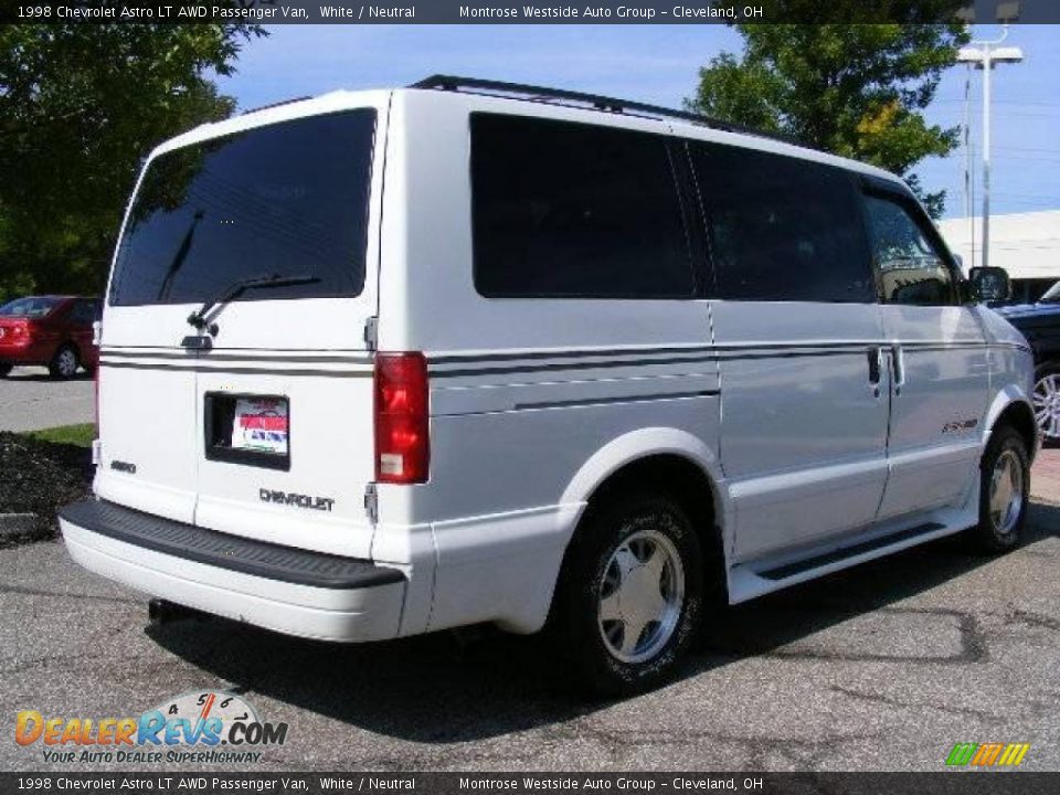 1998 Chevrolet Astro LT AWD Passenger Van White / Neutral Photo #5