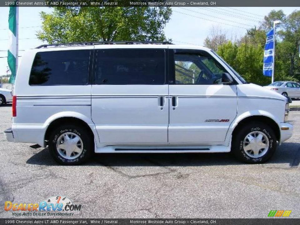 1998 Chevrolet Astro LT AWD Passenger Van White / Neutral Photo #6