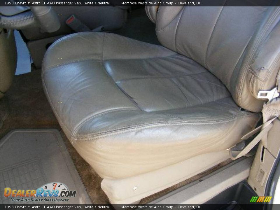1998 Chevrolet Astro LT AWD Passenger Van White / Neutral Photo #10