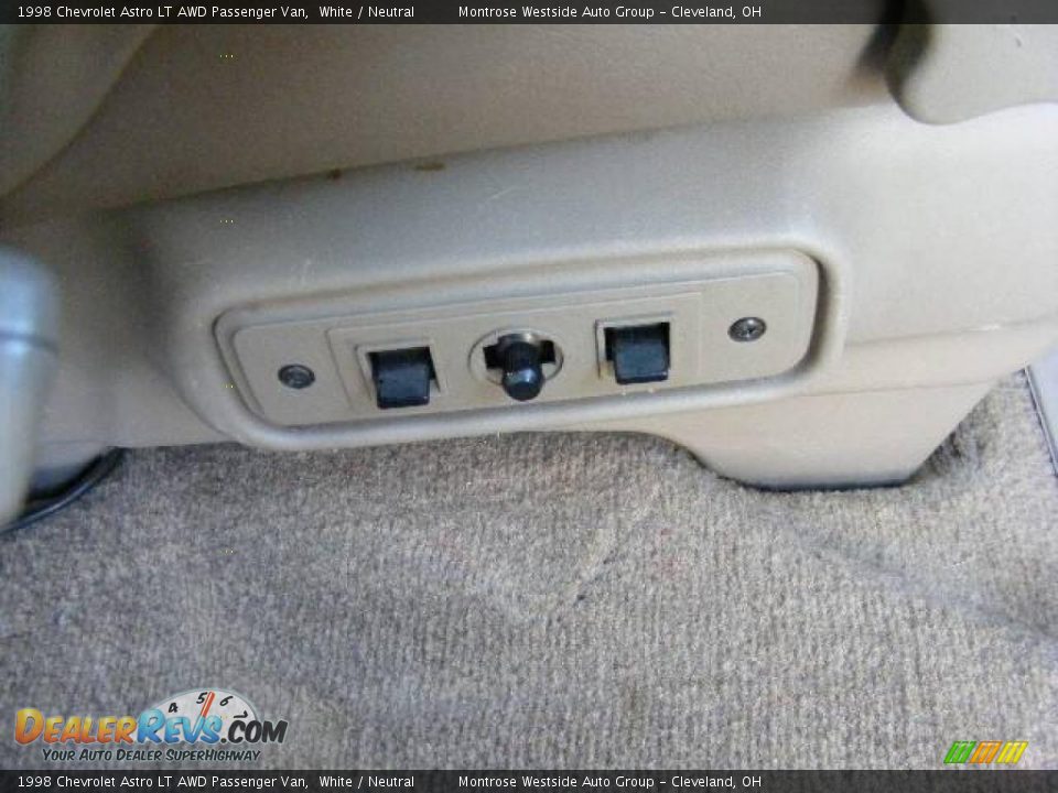1998 Chevrolet Astro LT AWD Passenger Van White / Neutral Photo #14