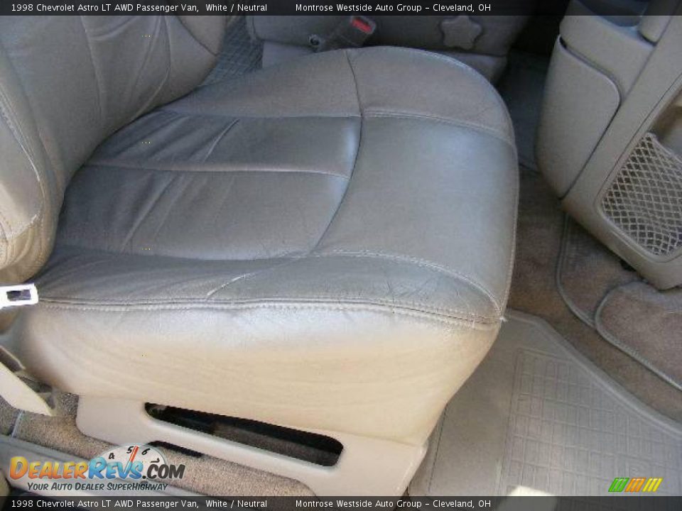 1998 Chevrolet Astro LT AWD Passenger Van White / Neutral Photo #15