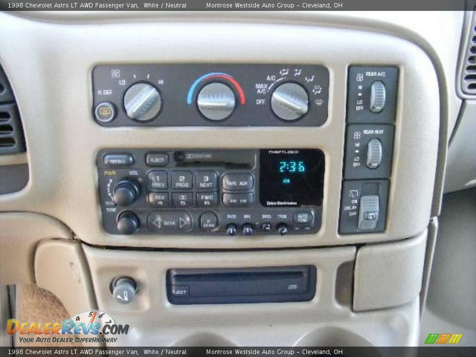 1998 Chevrolet Astro LT AWD Passenger Van White / Neutral Photo #20