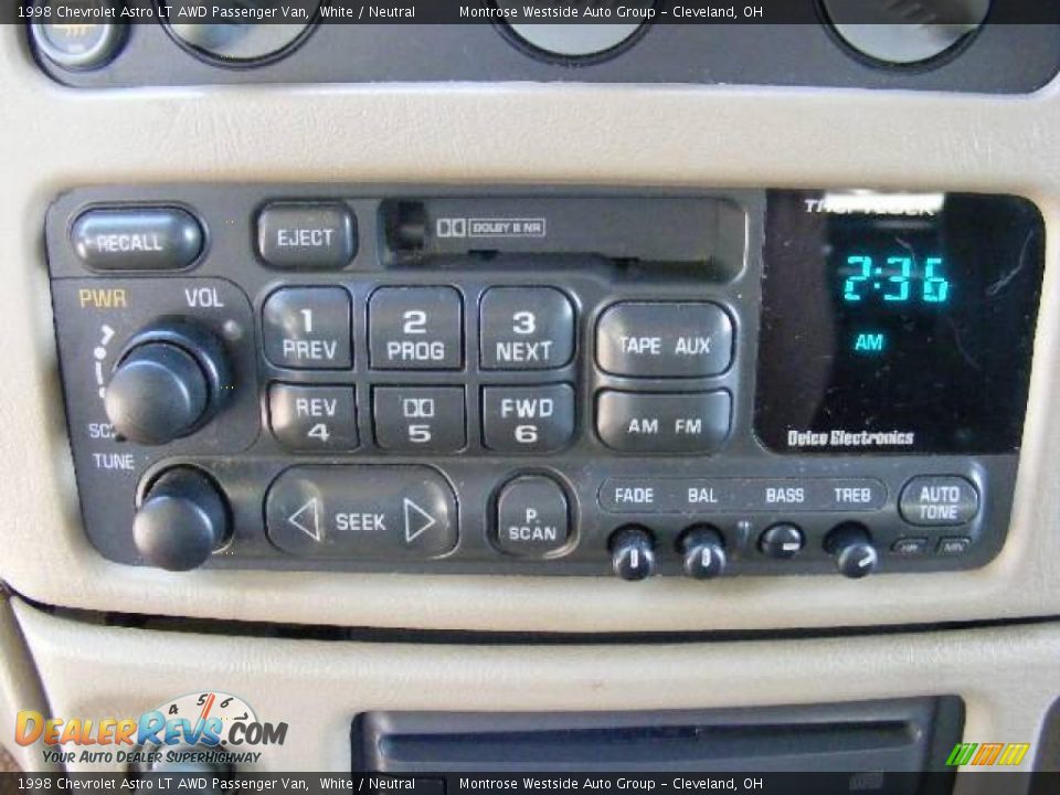 1998 Chevrolet Astro LT AWD Passenger Van White / Neutral Photo #22