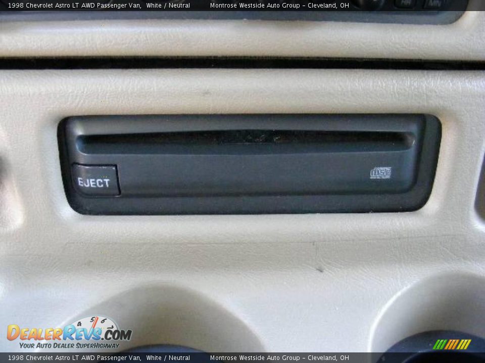 1998 Chevrolet Astro LT AWD Passenger Van White / Neutral Photo #23