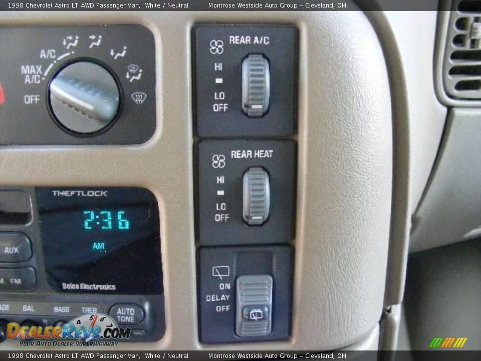 1998 Chevrolet Astro LT AWD Passenger Van White / Neutral Photo #24