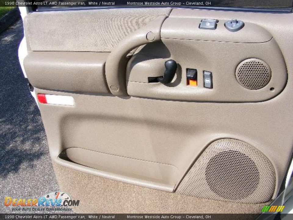 1998 Chevrolet Astro LT AWD Passenger Van White / Neutral Photo #25