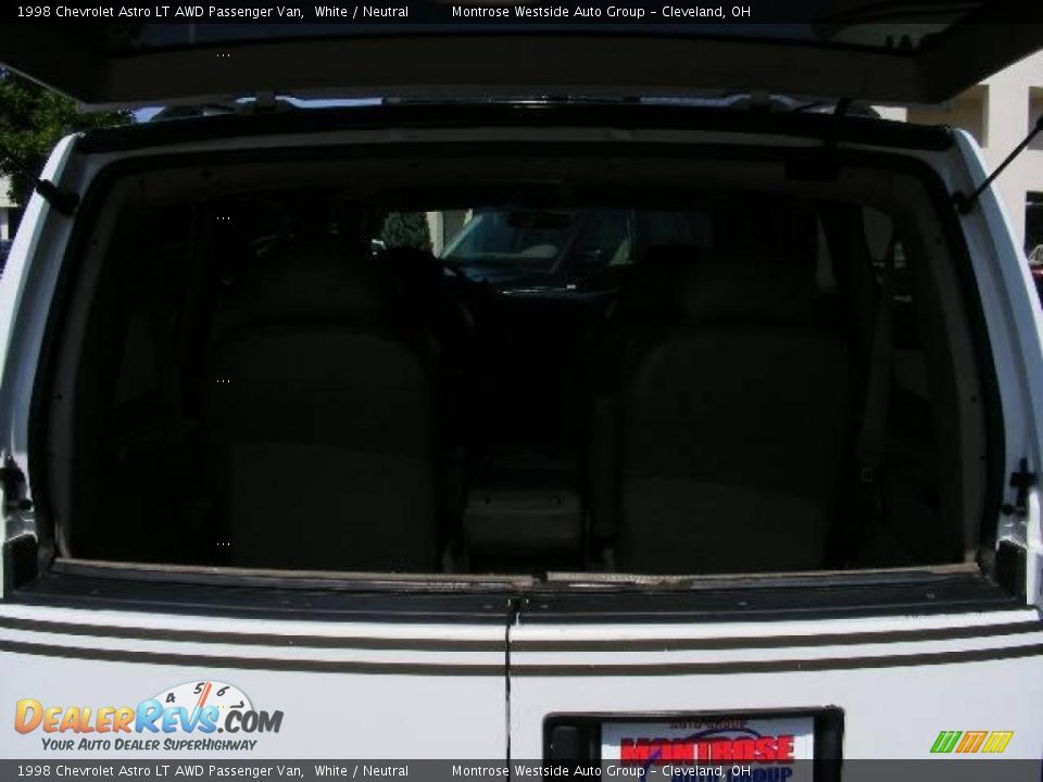 1998 Chevrolet Astro LT AWD Passenger Van White / Neutral Photo #26