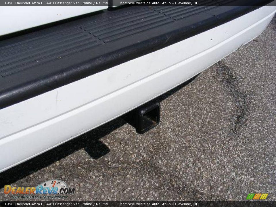 1998 Chevrolet Astro LT AWD Passenger Van White / Neutral Photo #28