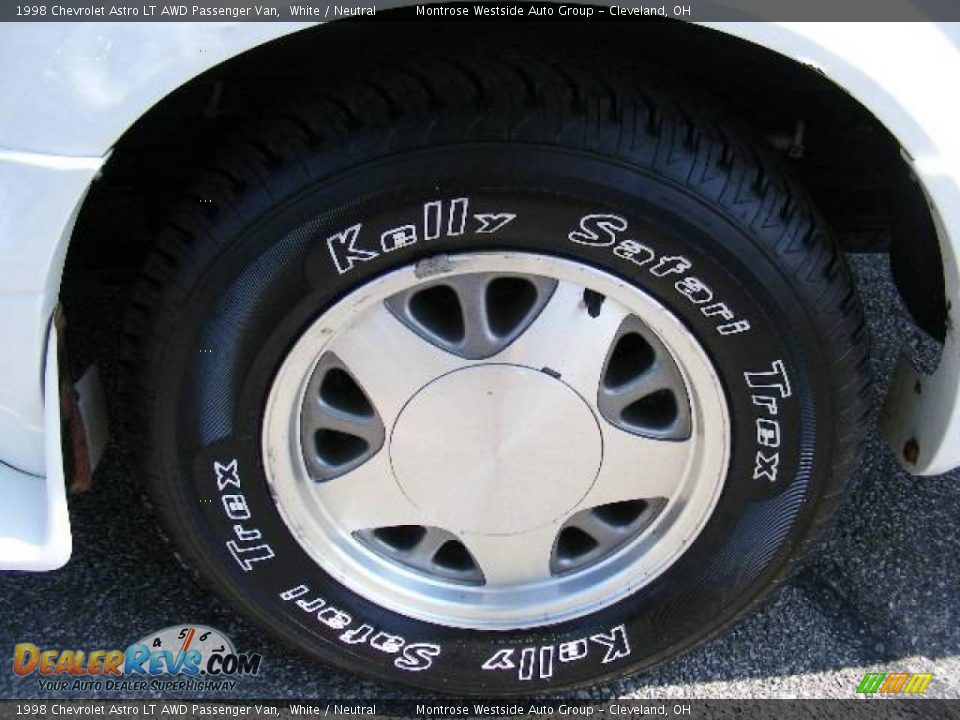 1998 Chevrolet Astro LT AWD Passenger Van White / Neutral Photo #29