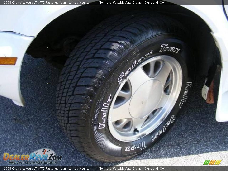 1998 Chevrolet Astro LT AWD Passenger Van White / Neutral Photo #31