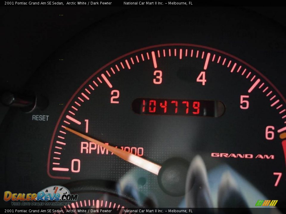 2001 Pontiac Grand Am SE Sedan Arctic White / Dark Pewter Photo #17