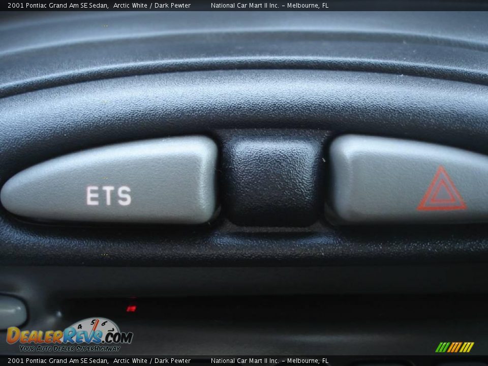 2001 Pontiac Grand Am SE Sedan Arctic White / Dark Pewter Photo #21