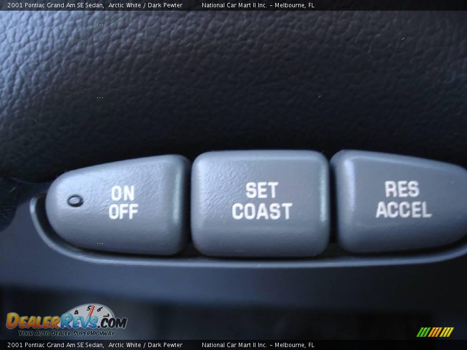 2001 Pontiac Grand Am SE Sedan Arctic White / Dark Pewter Photo #22