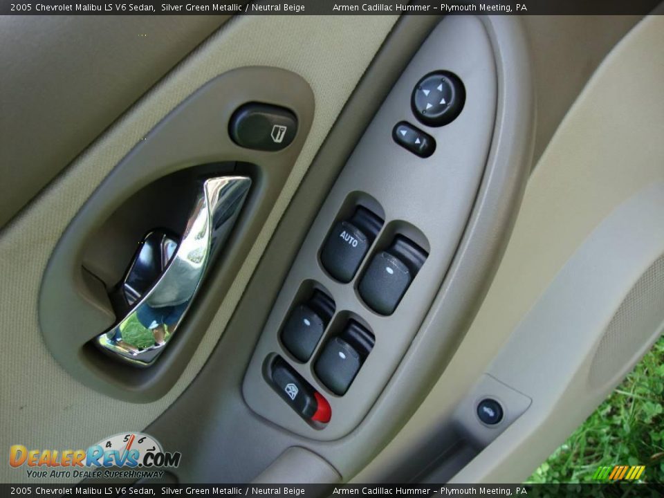 2005 Chevrolet Malibu LS V6 Sedan Silver Green Metallic / Neutral Beige Photo #14