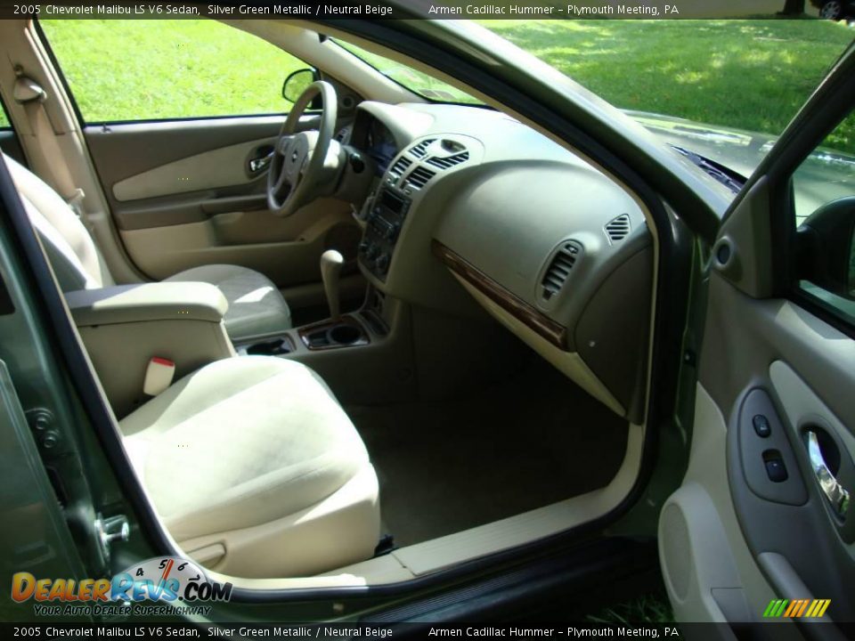 2005 Chevrolet Malibu LS V6 Sedan Silver Green Metallic / Neutral Beige Photo #19