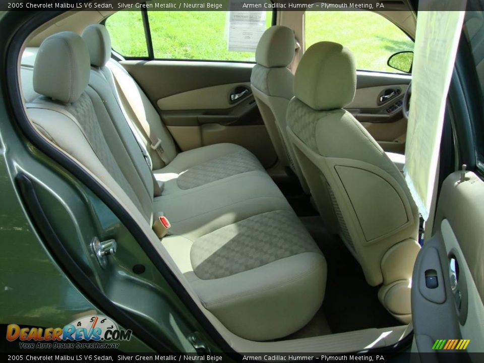 2005 Chevrolet Malibu LS V6 Sedan Silver Green Metallic / Neutral Beige Photo #20