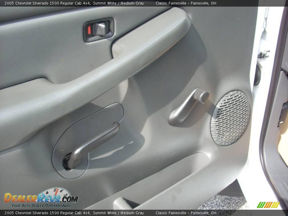 2005 Chevrolet Silverado 1500 Regular Cab 4x4 Summit White / Medium Gray Photo #7