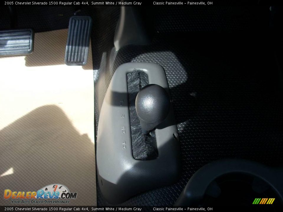 2005 Chevrolet Silverado 1500 Regular Cab 4x4 Summit White / Medium Gray Photo #9