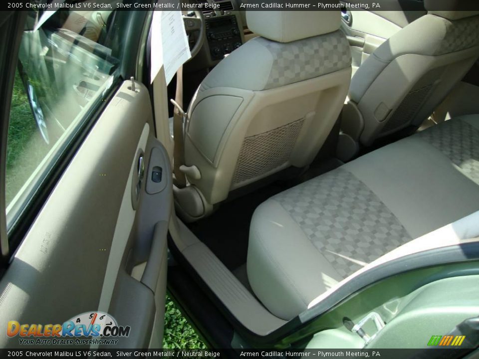 2005 Chevrolet Malibu LS V6 Sedan Silver Green Metallic / Neutral Beige Photo #21