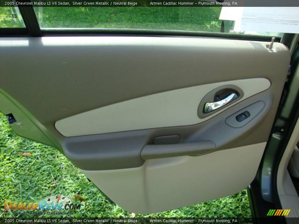 2005 Chevrolet Malibu LS V6 Sedan Silver Green Metallic / Neutral Beige Photo #22