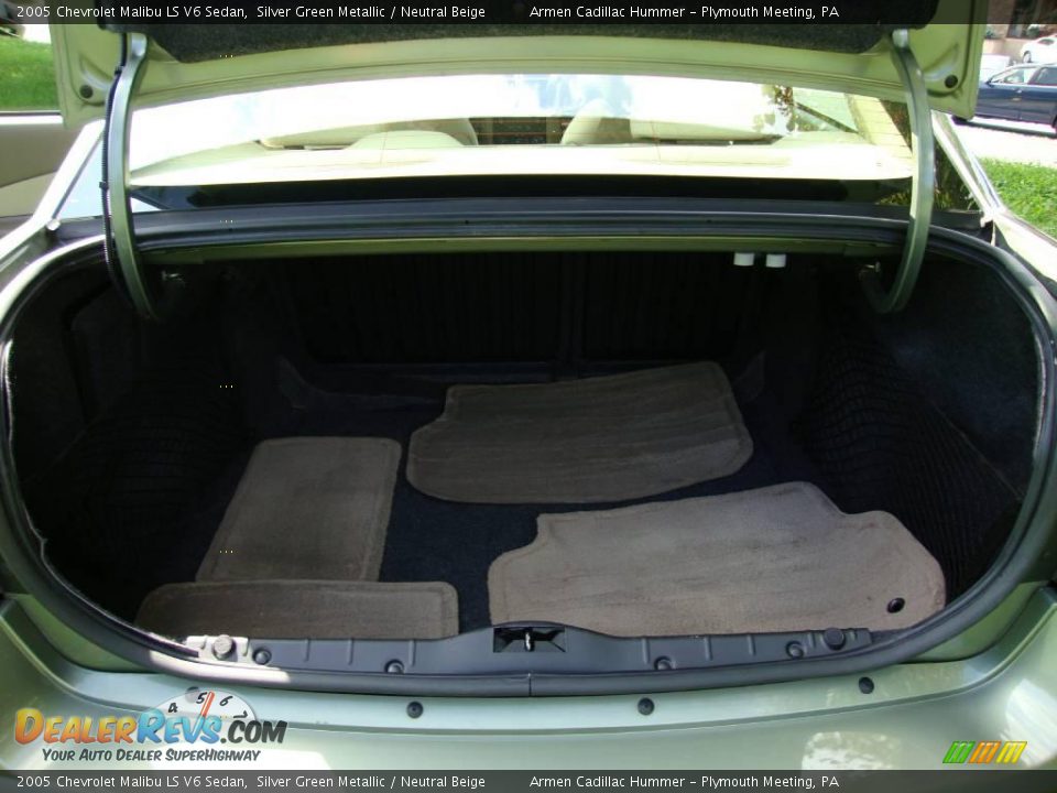 2005 Chevrolet Malibu LS V6 Sedan Silver Green Metallic / Neutral Beige Photo #23