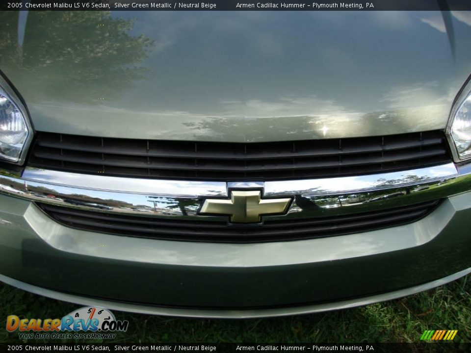 2005 Chevrolet Malibu LS V6 Sedan Silver Green Metallic / Neutral Beige Photo #27