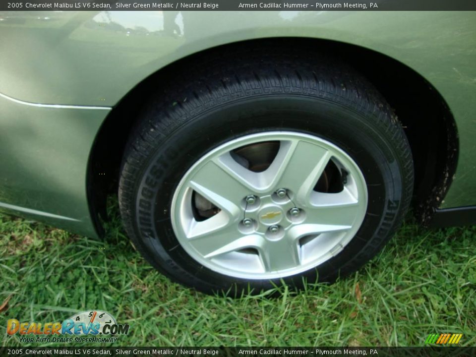 2005 Chevrolet Malibu LS V6 Sedan Silver Green Metallic / Neutral Beige Photo #28