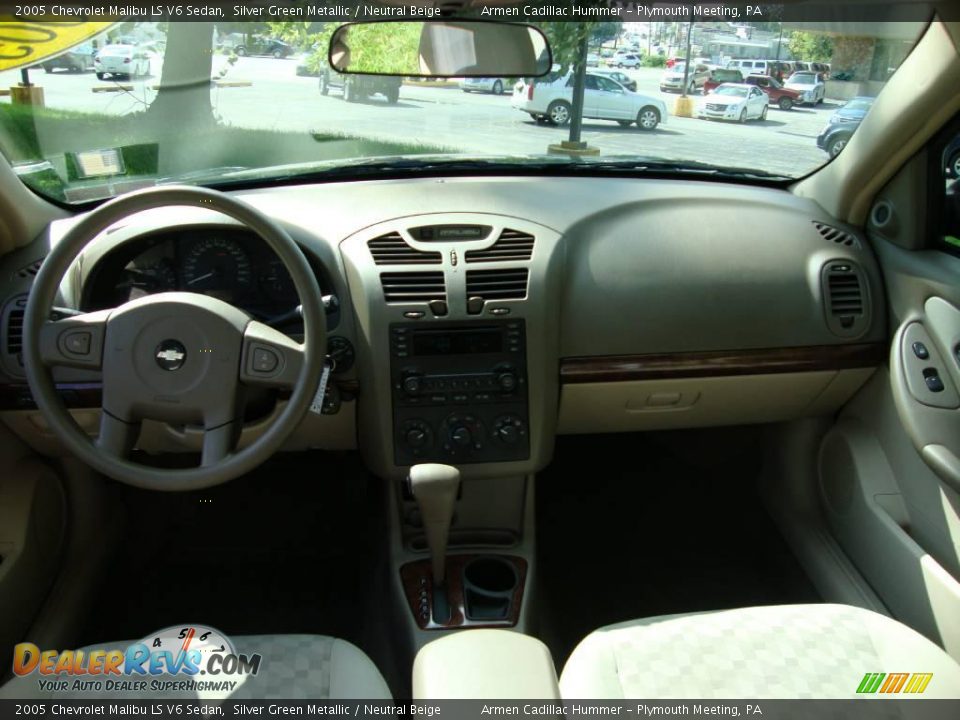 2005 Chevrolet Malibu LS V6 Sedan Silver Green Metallic / Neutral Beige Photo #32