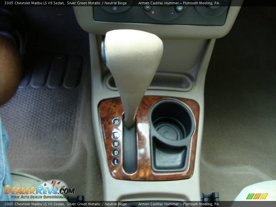 2005 Chevrolet Malibu LS V6 Sedan Silver Green Metallic / Neutral Beige Photo #35