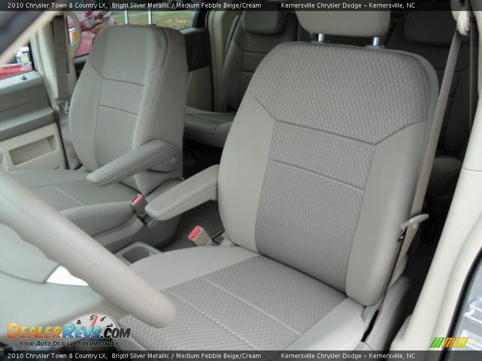 2010 Chrysler Town & Country LX Bright Silver Metallic / Medium Pebble Beige/Cream Photo #8